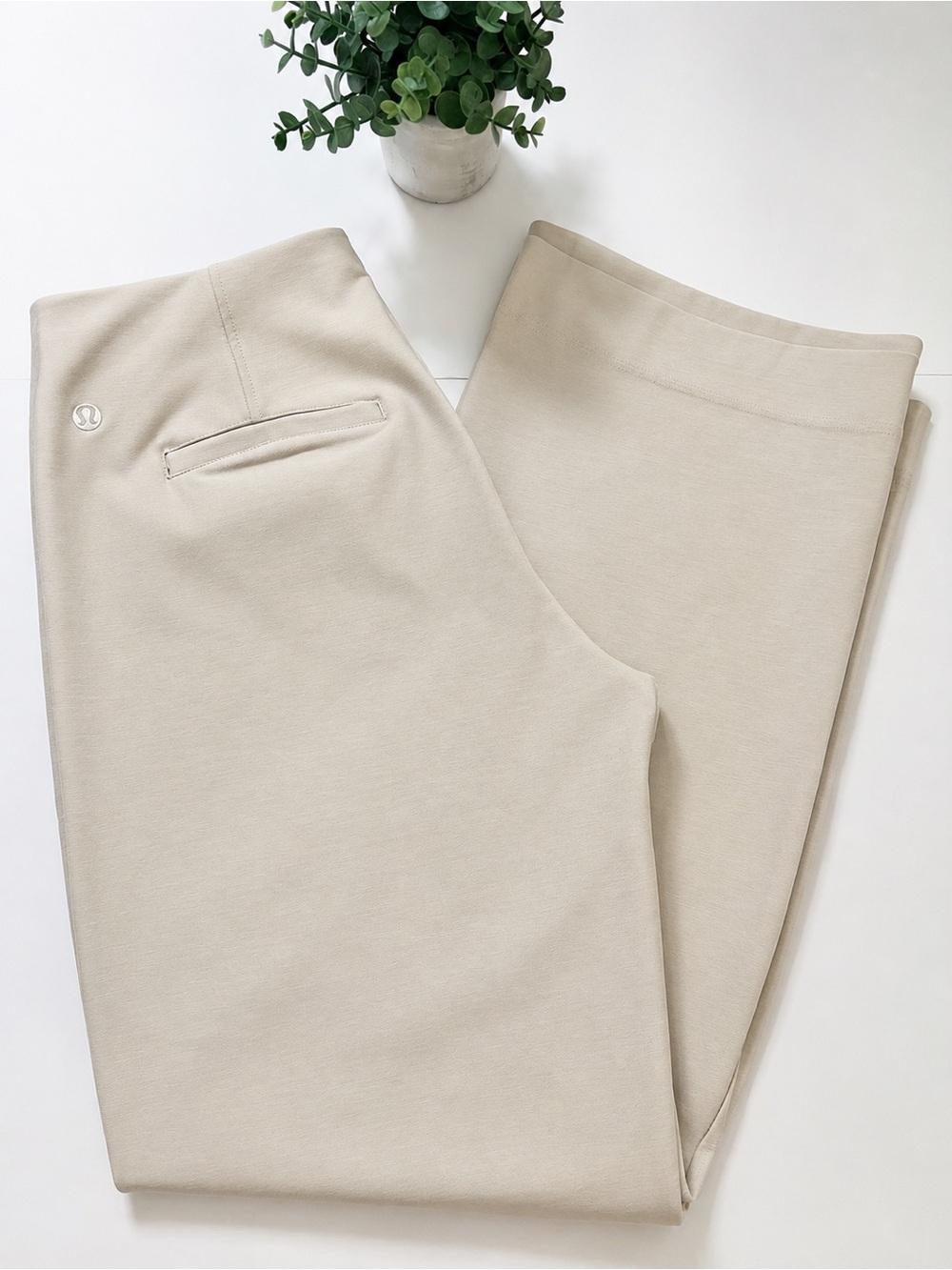 Lululemon Utilitech Relaxed-Fit Mid-Rise Trouser
Bone Size 10